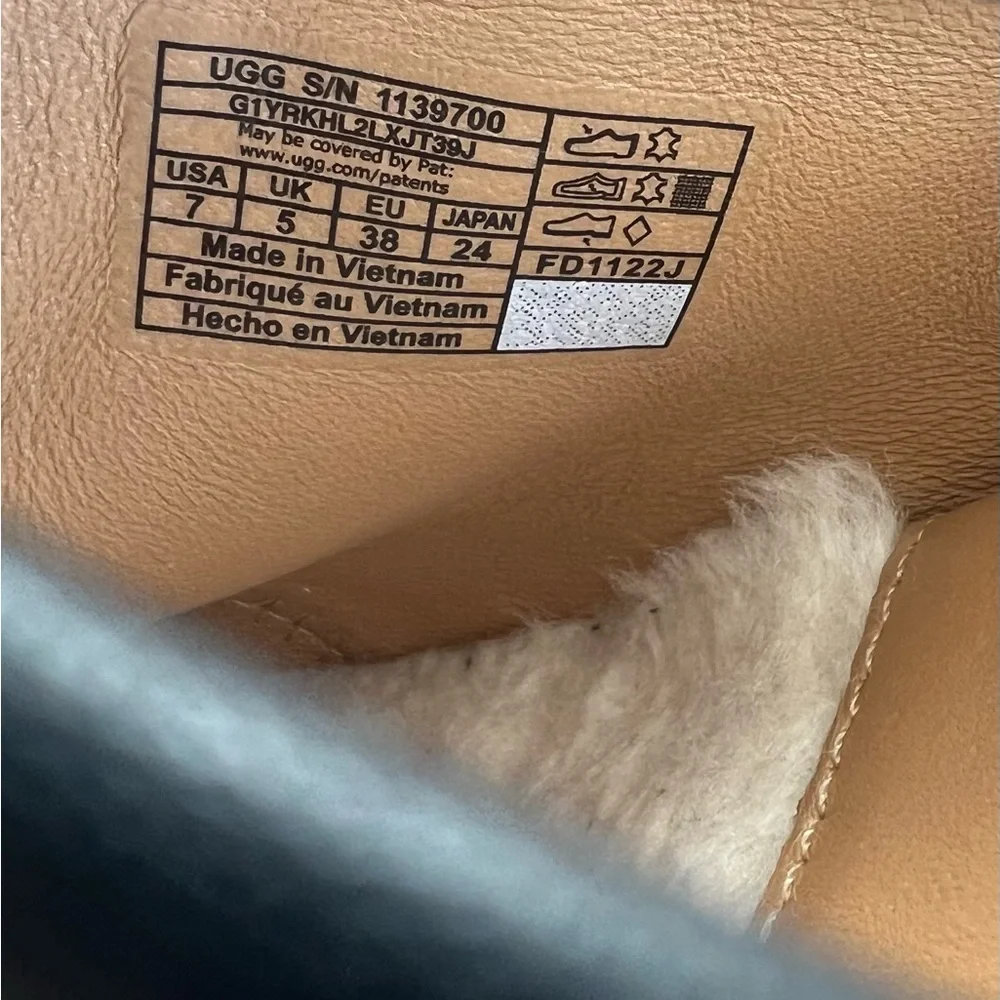 UGG Women’s Black Leather Platform Clog Slingback Heels Size 7 Wood Lug Sole - Picture 6 of 6